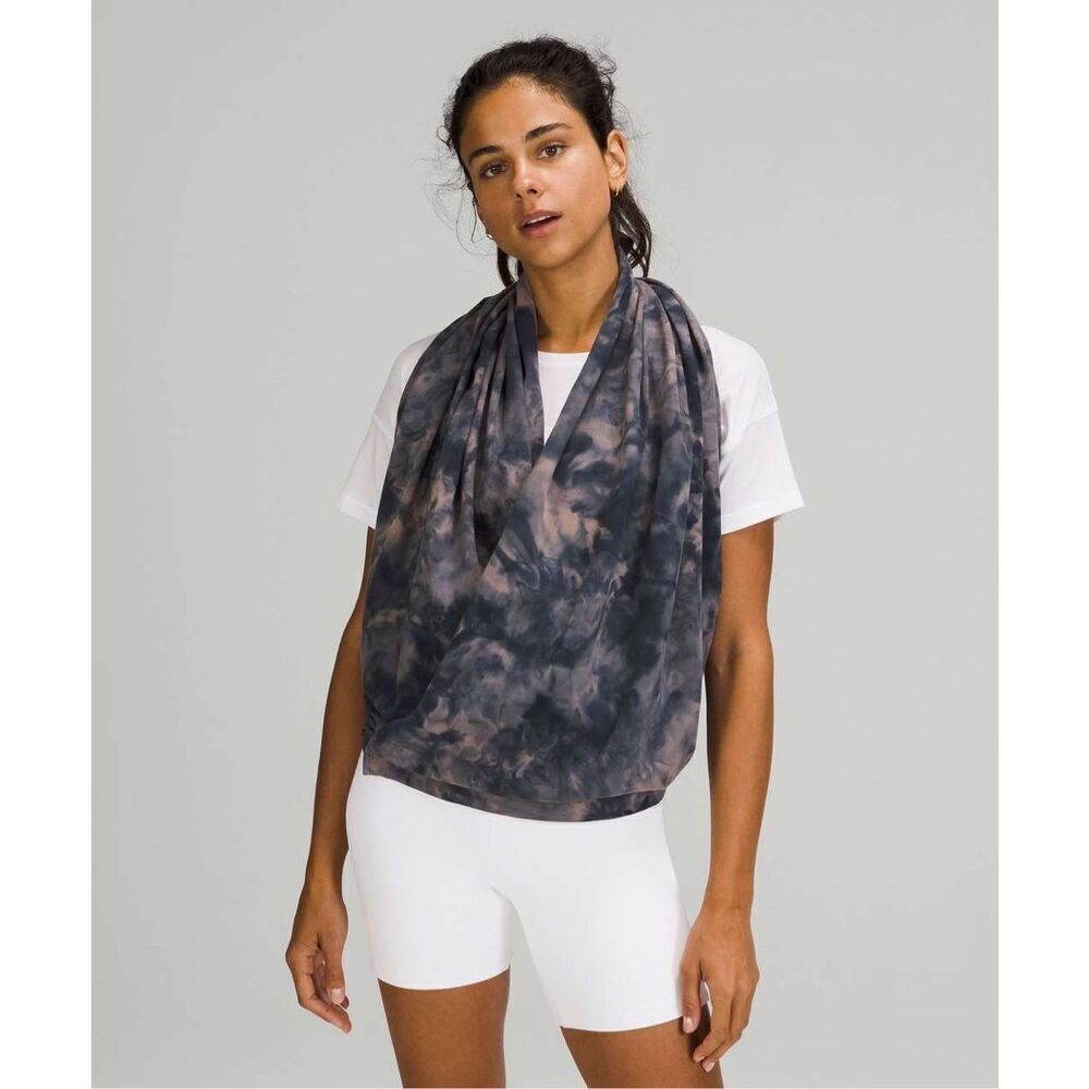 Lululemon Customizable Snap Scarf m8